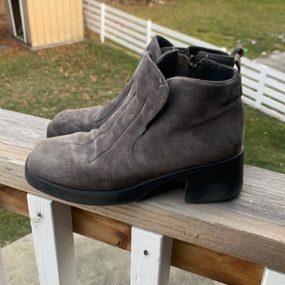 Hush Puppies vintage, suede ankle boots - Picture 1 of 9